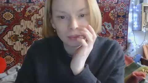 Snapshot of miss_elistia_ chatting on April 16, 11:44 am Elis online show from April 16, 11:44 am