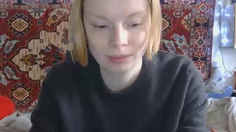 Snapshot of miss_elistia_ chatting on April 17, 11:02 am Elis online show from April 17, 11:02 am