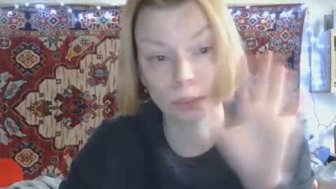 Snapshot of miss_elistia_ chatting on April 22, 11:12 am Elis online show from April 22, 11:12 am