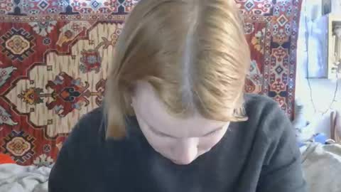 Snapshot of miss_elistia_ chatting on April 24, 11:23 am Elis online show from April 24, 11:23 am