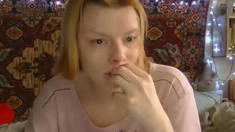 Snapshot of miss_elistia_ chatting on April 27, 11:19 am Elis online show from April 27, 11:19 am