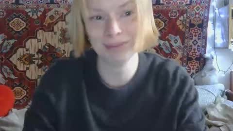 Snapshot of miss_elistia_ chatting on May 4, 10:55 am Elis online show from May 4, 10:55 am