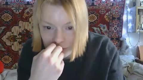 Snapshot of miss_elistia_ chatting on May 6, 11:04 am Elis online show from May 6, 11:04 am