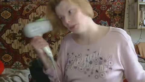 Snapshot of miss_elistia_ chatting on May 7, 11:04 am Elis online show from May 7, 11:04 am