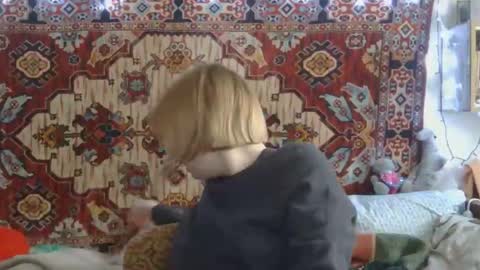 Snapshot of miss_elistia_ chatting on May 8, 10:42 am Elis online show from May 8, 10:42 am