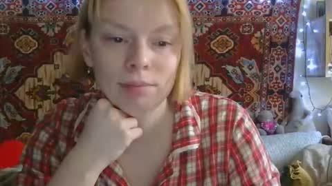 Snapshot of miss_elistia_ chatting on May 14, 11:06 am Elis online show from May 14, 11:06 am