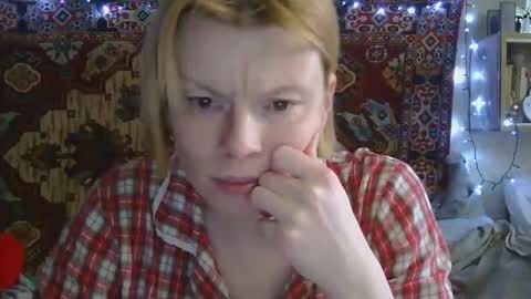 Snapshot of miss_elistia_ chatting on May 15, 11:17 am Elis online show from May 15, 11:17 am