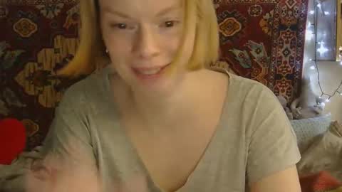 Snapshot of miss_elistia_ chatting on June 3, 11:13 am Elis online show from June 3, 11:13 am