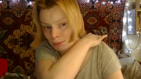 Snapshot of miss_elistia_ chatting on June 3, 2:33 pm Elis online show from June 3, 2:33 pm