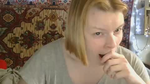 Snapshot of miss_elistia_ chatting on June 5, 10:54 am Elis online show from June 5, 10:54 am