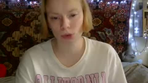 Snapshot of miss_elistia_ chatting on June 15, 11:12 am Elis online show from June 15, 11:12 am