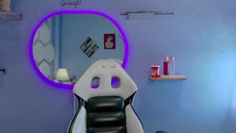 miss_evans_ online show from June 23, 9:13 pm