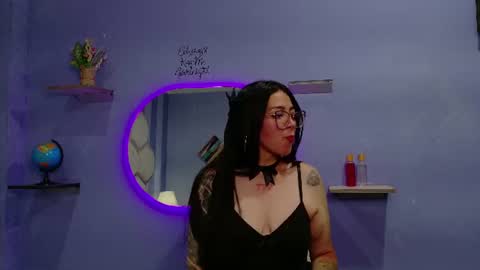 miss_evans_ online show from June 26, 9:41 pm