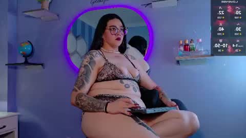 miss_evans_ online show from July 2, 8:37 pm
