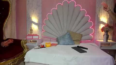 miss_evans_ online show from July 7, 7:51 pm