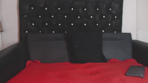 miss_evans_ online show from July 27, 2:02 pm