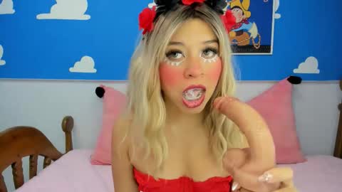 Snapshot of miss_evolet chatting on October 7, 11:07 am Evoleth online show from October 7, 11:07 am