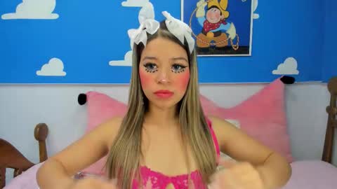 Snapshot of miss_evolet chatting on October 17, 11:02 am Evoleth online show from October 17, 11:02 am