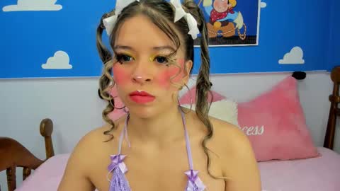 Snapshot of miss_evolet chatting on October 21, 11:00 am Evoleth online show from October 21, 11:00 am