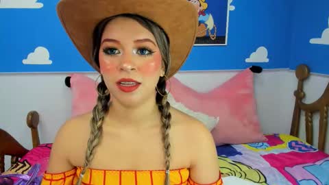 Snapshot of miss_evolet chatting on October 31, 11:00 am Evoleth online show from October 31, 11:00 am