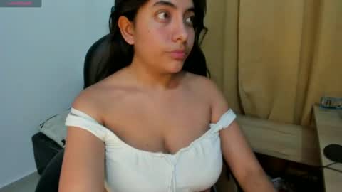 Snapshot of miss_eylens chatting on February 1, 2:58 am miss_eylens online show from February 1, 2:58 am