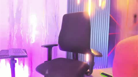 Snapshot of miss_isa19 chatting on May 26, 12:39 am miss_isa19 online show from May 26, 12:39 am