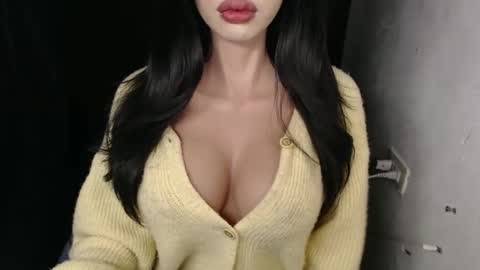 Lyn online show from February 25, 1:10 pm