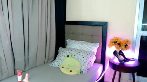 Snapshot of miss_jakilista69 chatting on December 9, 6:34 am twinny pie online show from December 9, 6:34 am