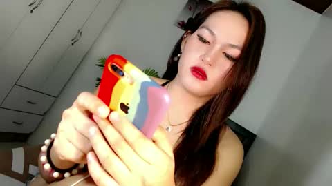 twinny pie online show from June 5, 8:09 am
