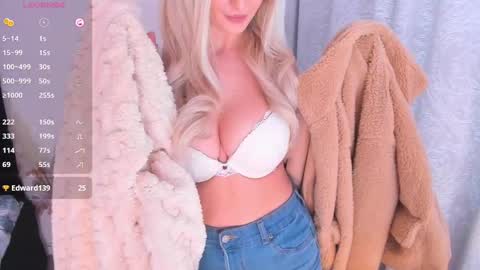Snapshot of miss_jollie chatting on March 3, 8:27 am miss_jollie online show from March 3, 8:27 am