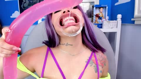 Keisi online show from January 3, 9:05 pm