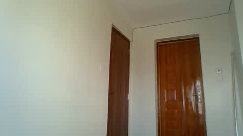 kiki online show from November 8, 1:00 pm