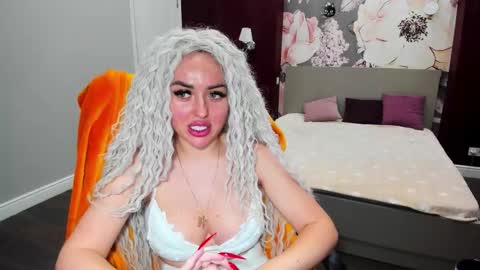 miss_kiten online show from September 17, 10:33 pm