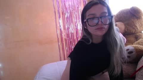lilieth  online show from December 4, 7:01 pm