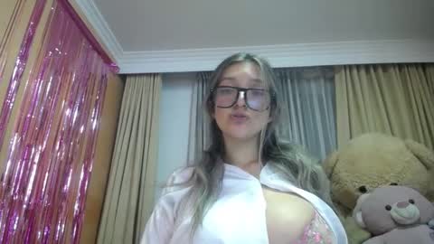 lilieth  online show from December 17, 7:07 am