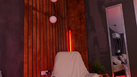 miss_m online show from May 26, 8:05 pm