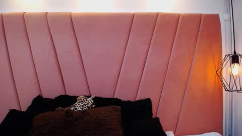 Snapshot of miss_m1a chatting on October 23, 12:04 pm mia online show from October 23, 12:04 pm