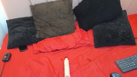 mia online show from November 25, 11:27 pm