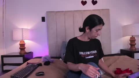 miss_milf_ online show from July 1, 8:19 pm