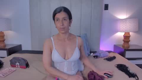 miss_milf_ online show from July 9, 8:24 pm