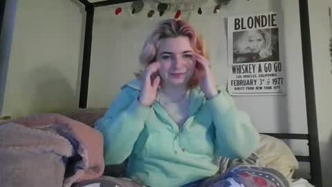 Snapshot of miss_miseryxo chatting on April 24, 10:07 am bri online show from April 24, 10:07 am