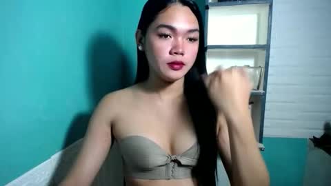 Snapshot of miss_precious_xx chatting on March 14, 2:50 am Precious online show from March 14, 2:50 am