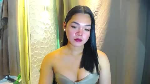 Snapshot of miss_precious_xx chatting on March 17, 1:47 pm Precious online show from March 17, 1:47 pm