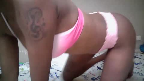 Snapshot of miss_pretty01 chatting on May 23, 6:51 am miss_pretty01 online show from May 23, 6:51 am