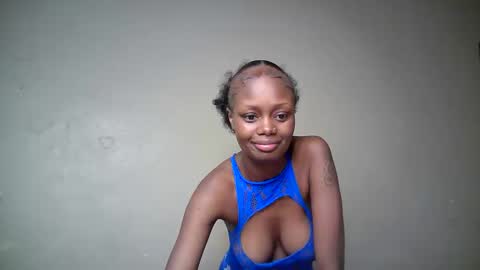 Snapshot of miss_pretty01 chatting on June 4, 5:41 pm miss_pretty01 online show from June 4, 5:41 pm