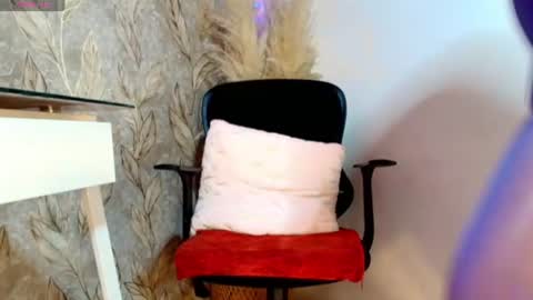 Snapshot of miss_rouss22_ chatting on July 31, 1:10 pm victoria online show from July 31, 1:10 pm