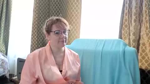 miss sandrax online show from June 6, 11:15 am