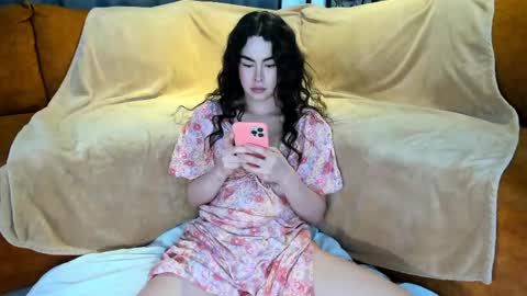 Zoee     online show from May 11, 4:04 pm