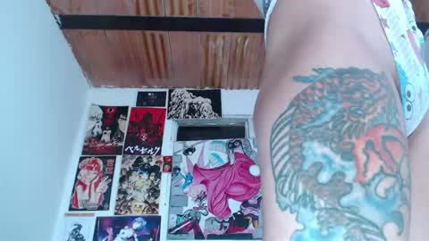Snapshot of miss_spy chatting on April 27, 5:55 pm Kortana 2.0 dont forget thumbs up and follow me on twitter online show from April 27, 5:55 pm