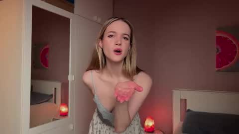 Emily online show from December 16, 8:14 pm